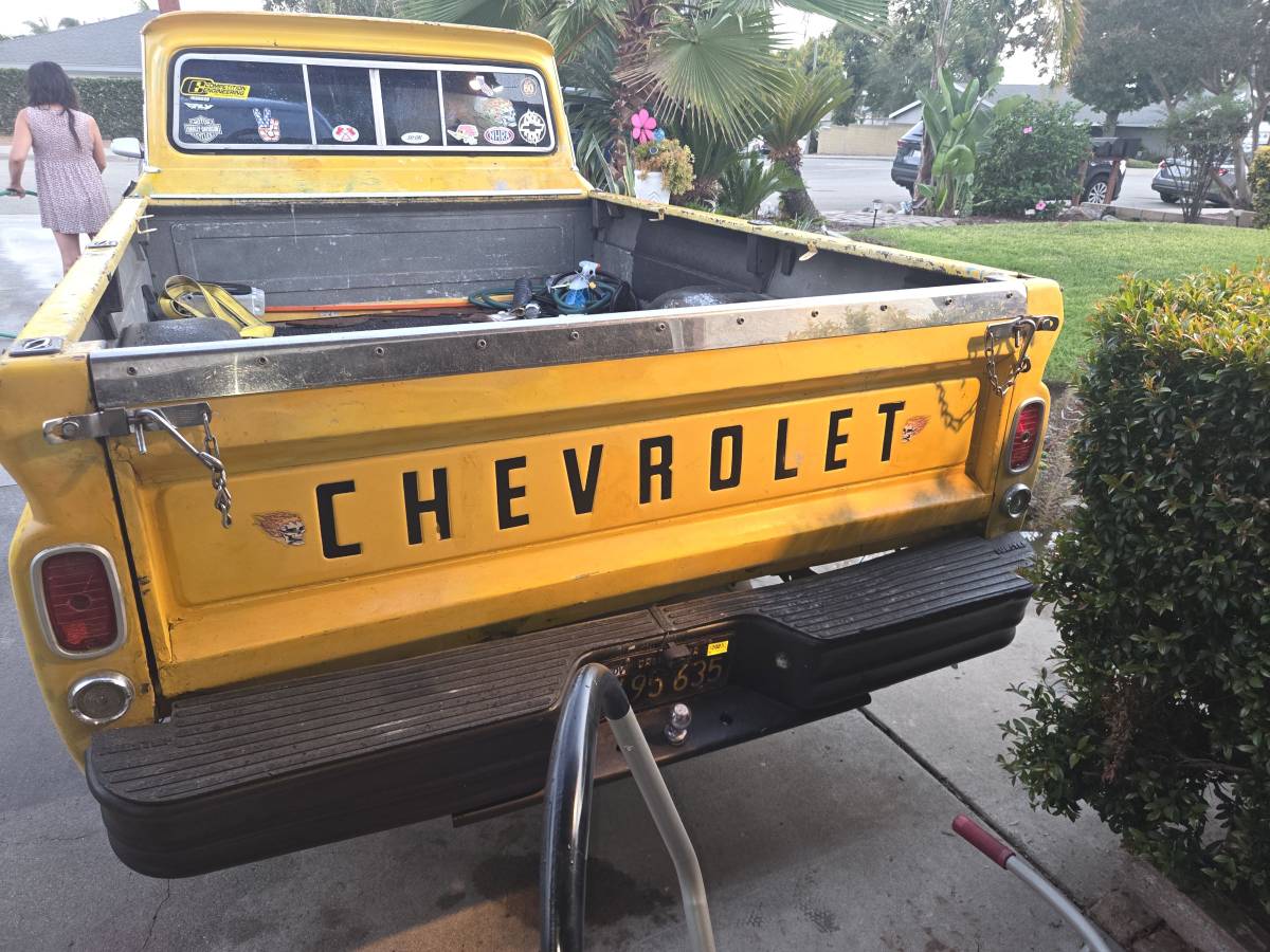 Chevy-c10-truck-custom-1963-yellow-13