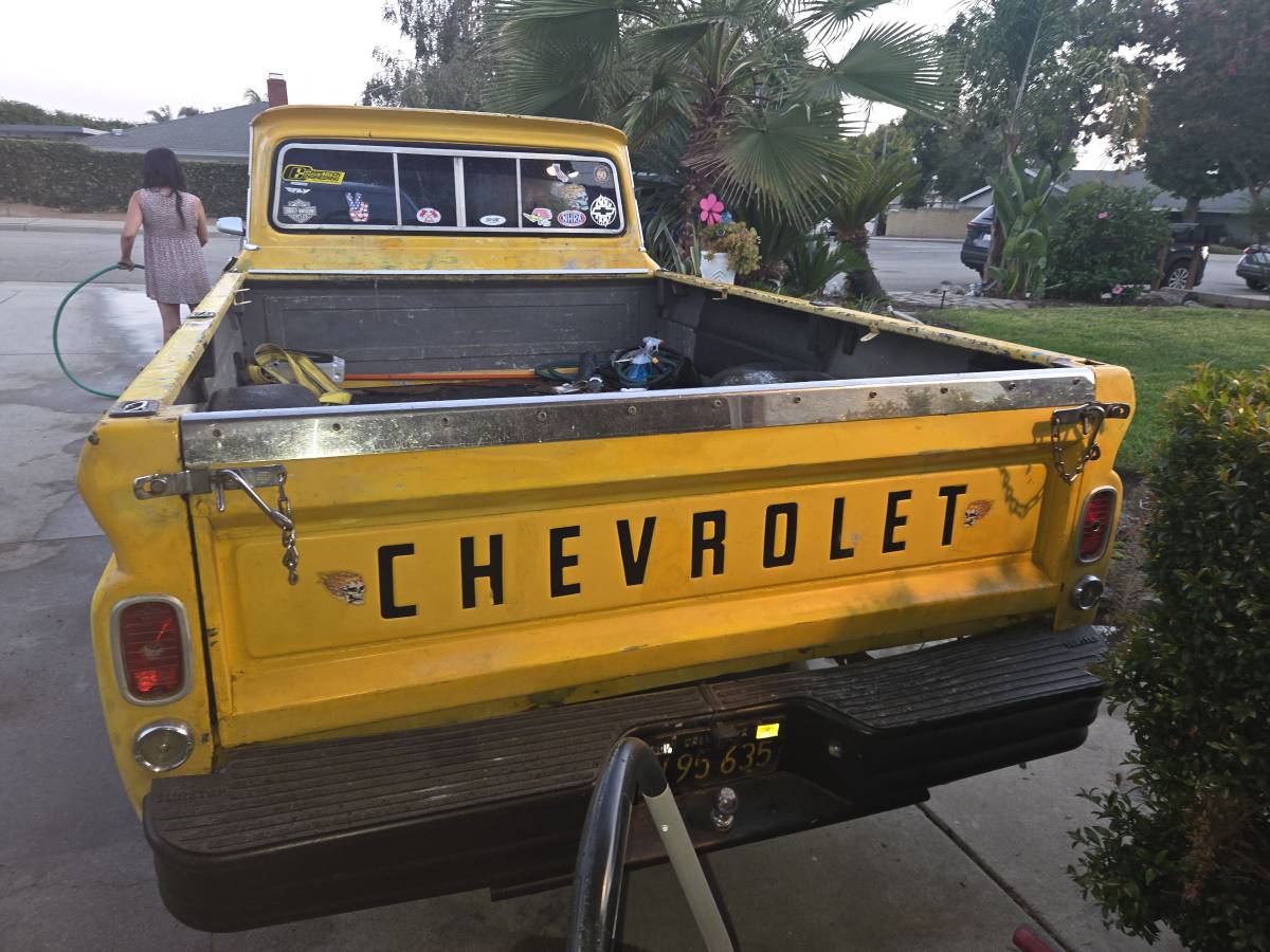 Chevy-c10-truck-custom-1963-yellow-14