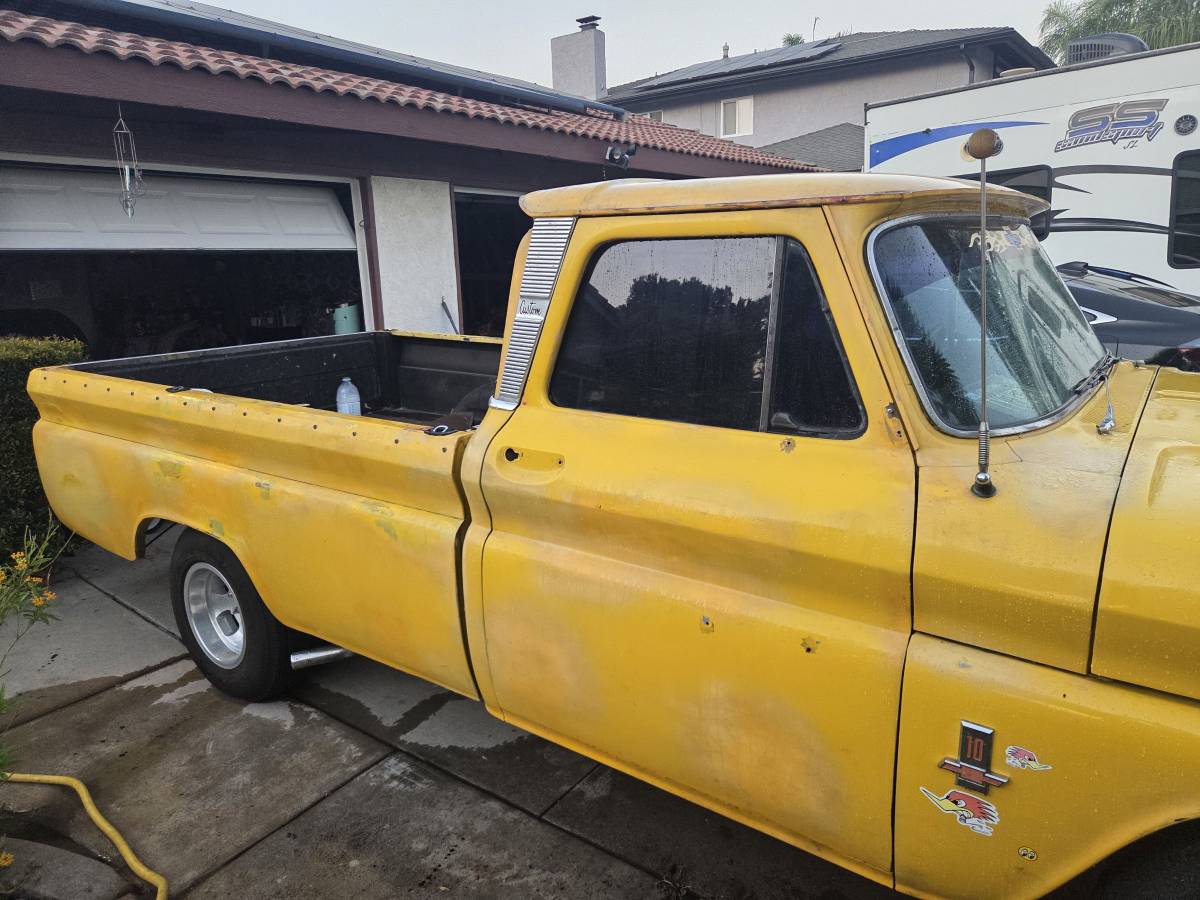 Chevy-c10-truck-custom-1963-yellow-6