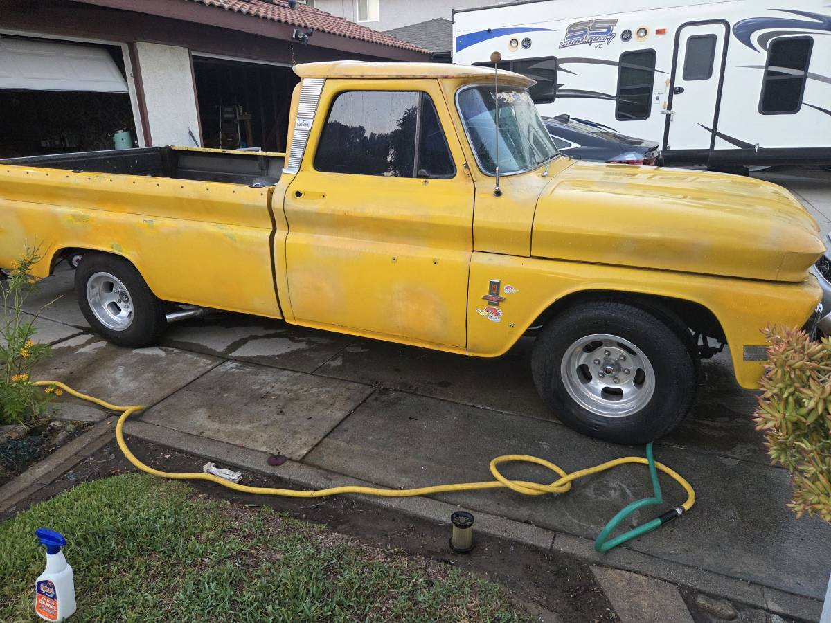 Chevy-c10-truck-custom-1963-yellow-9