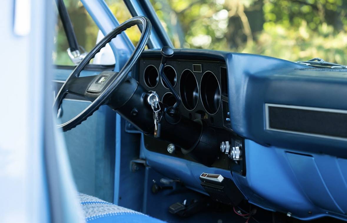 Chevy-c10-truck-diesel-1982-13