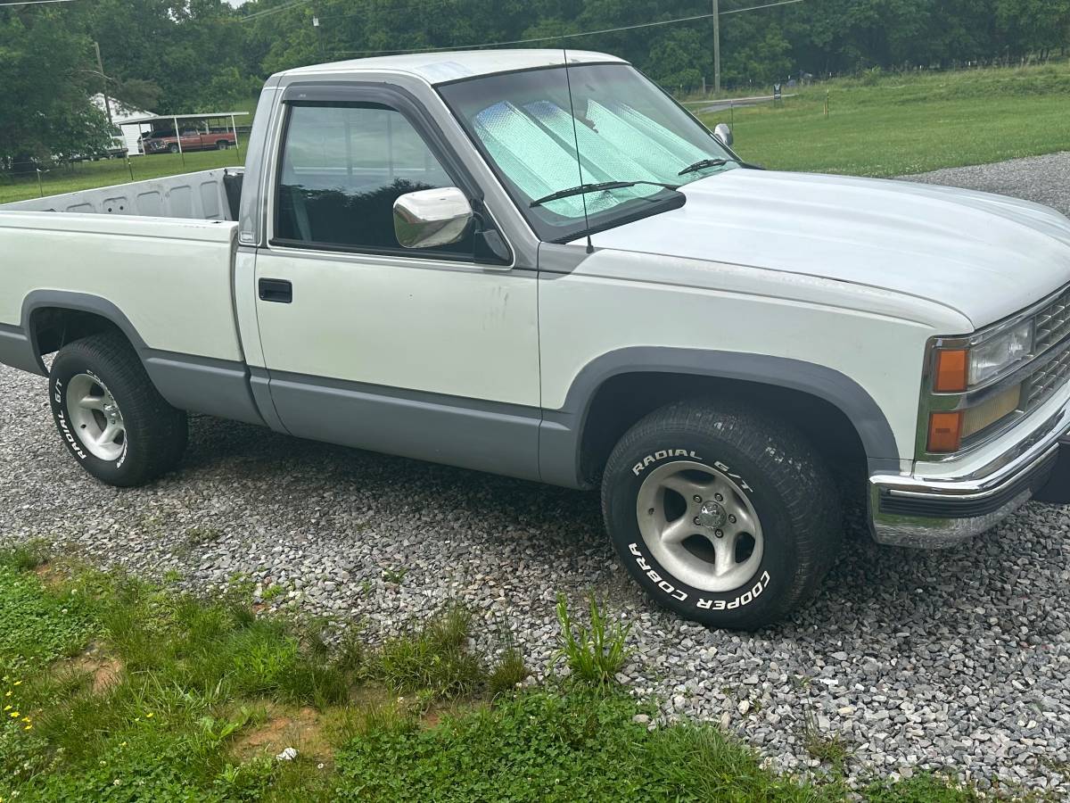 Chevy-c1500-1988-white-4