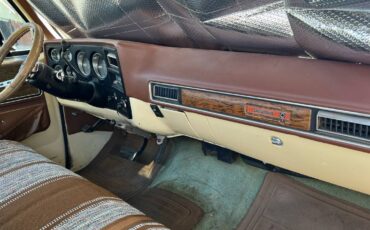 Chevy-c20-1975-white-13