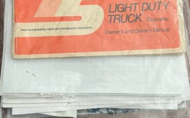 Chevy-c20-1975-white-14