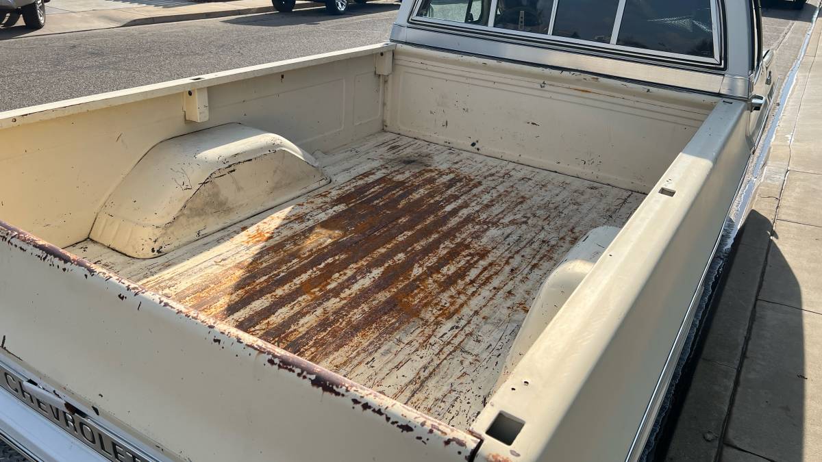 Chevy-c20-1975-white-4