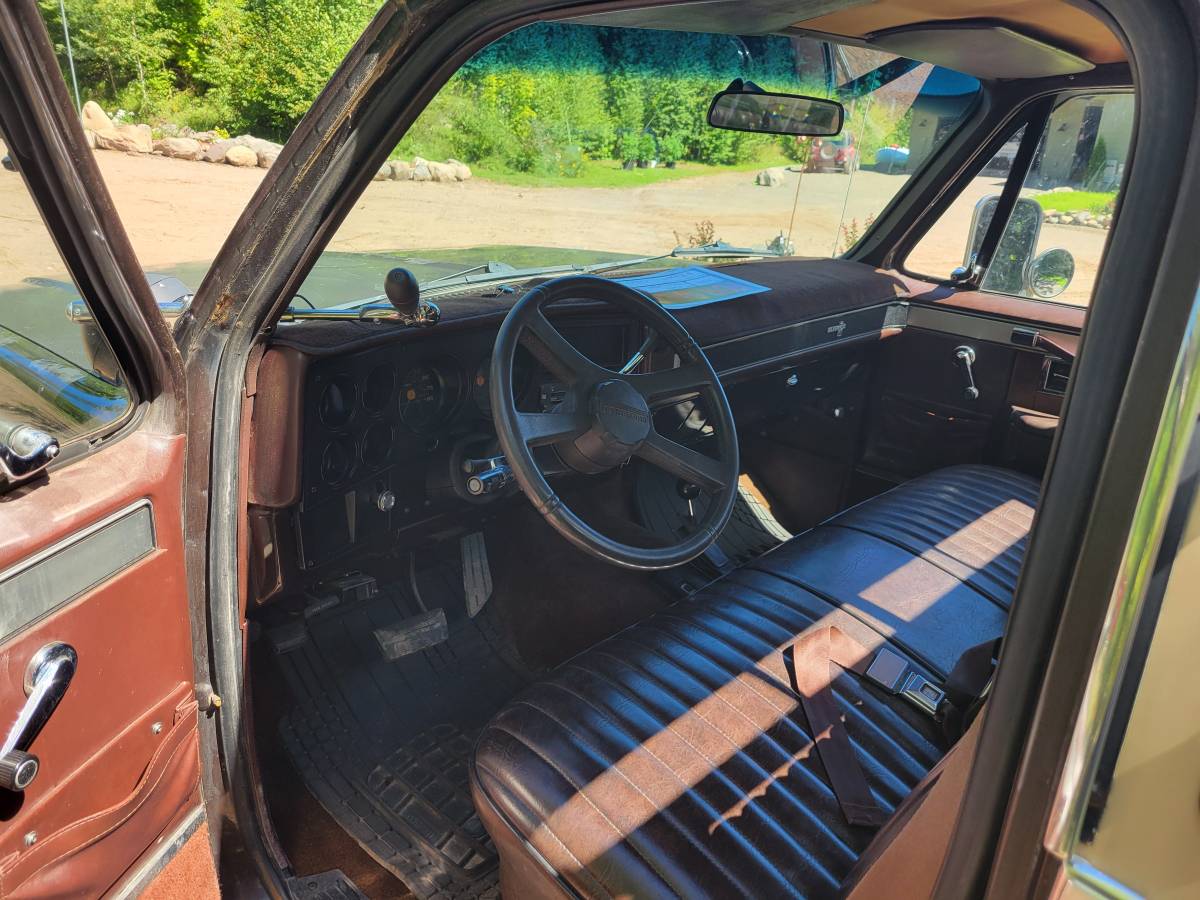 Chevy-c20-1984-brown-1