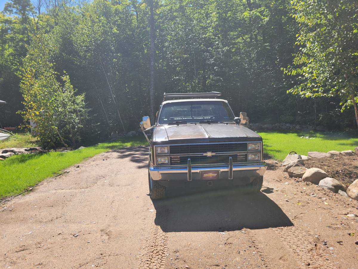 Chevy-c20-1984-brown-3