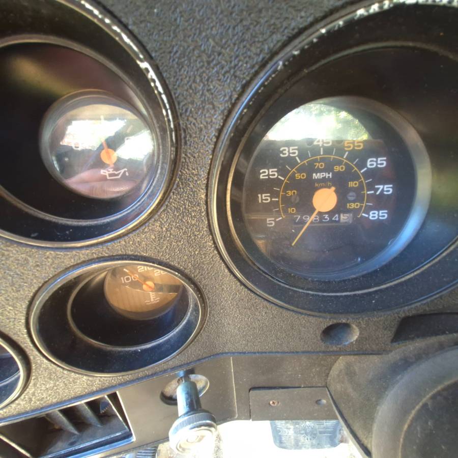 Chevy-c20-1984-white-12