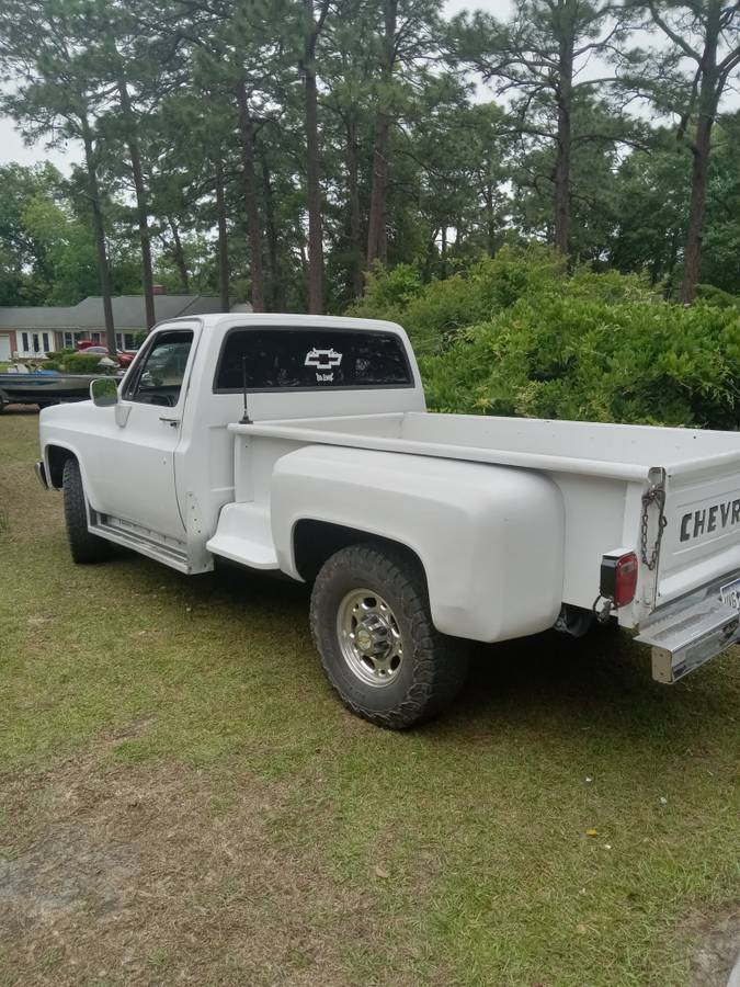 Chevy-c20-custom-deluxe-1984-white-2