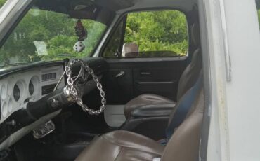 Chevy-c20-custom-deluxe-1984-white-3