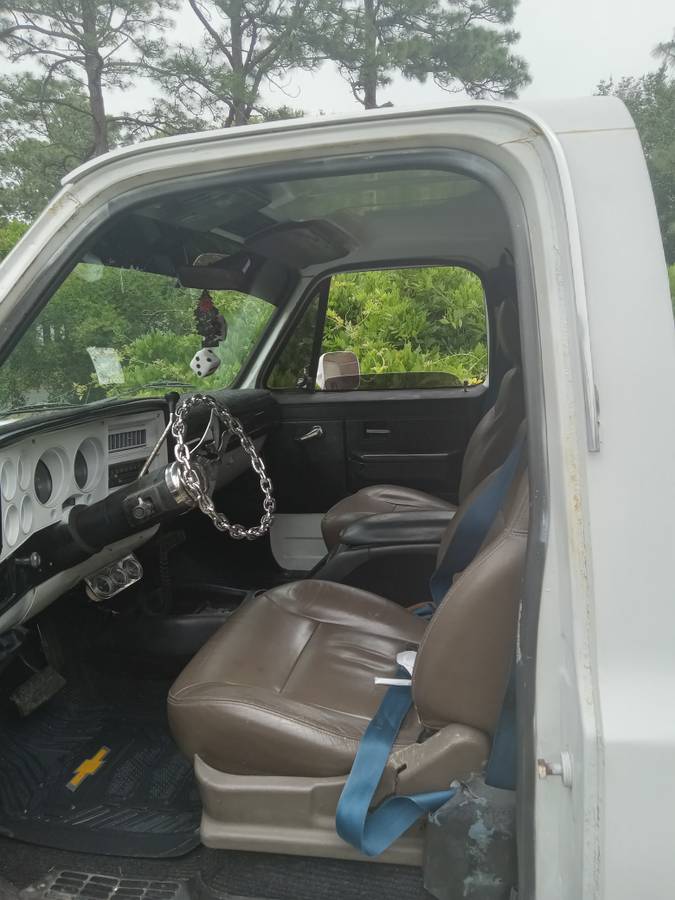 Chevy-c20-custom-deluxe-1984-white-3