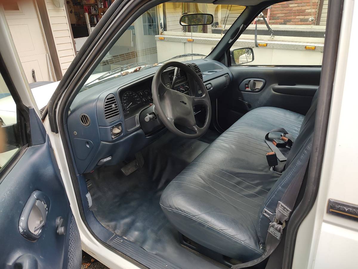 Chevy-c2500-1995-white-1
