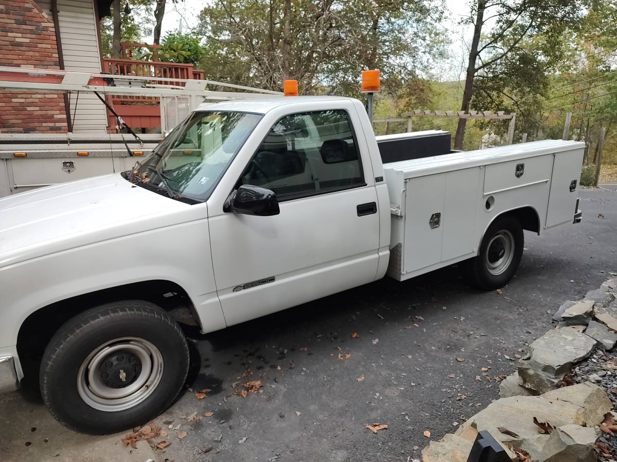Chevy-c2500-1995-white-11