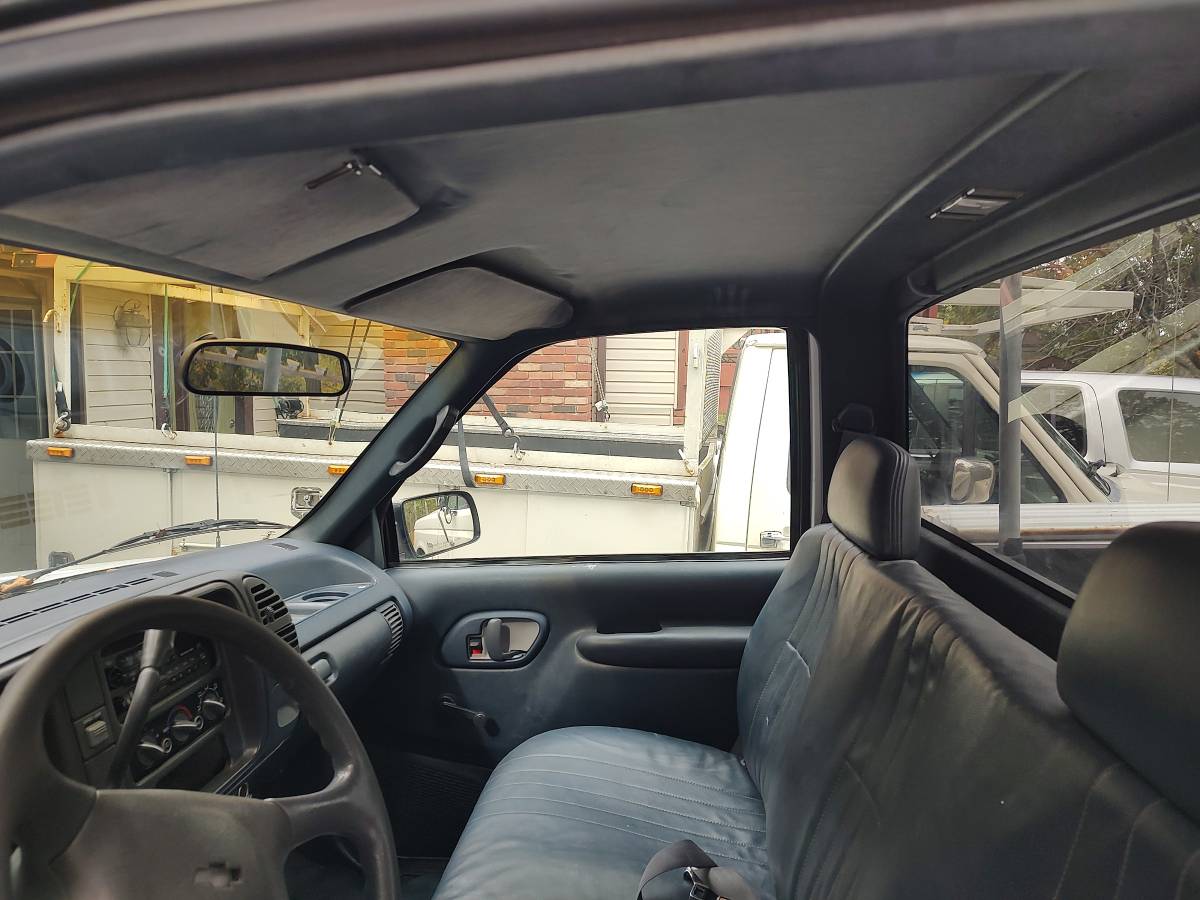 Chevy-c2500-1995-white-2