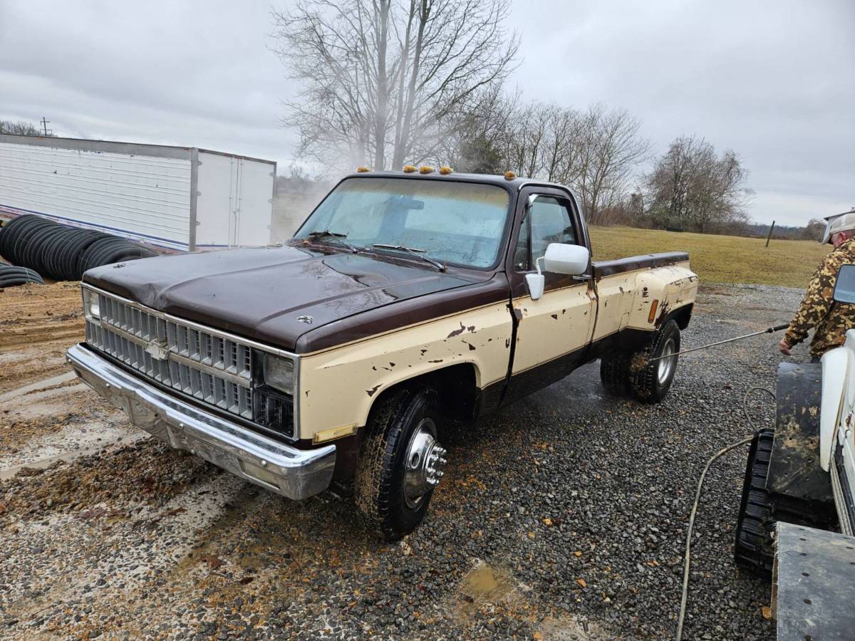 Chevy-c3500-1982-custom-1
