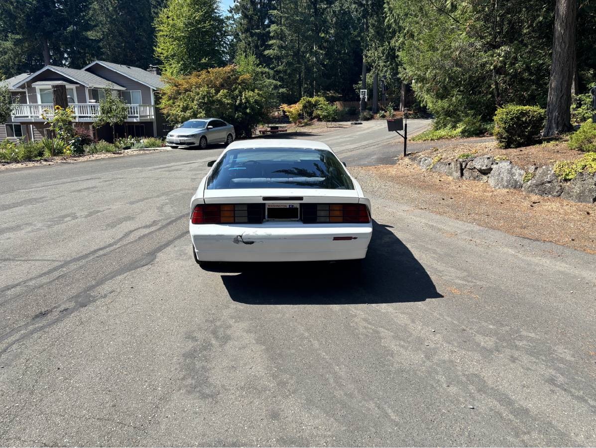 Chevy-camaro-1987-white-1