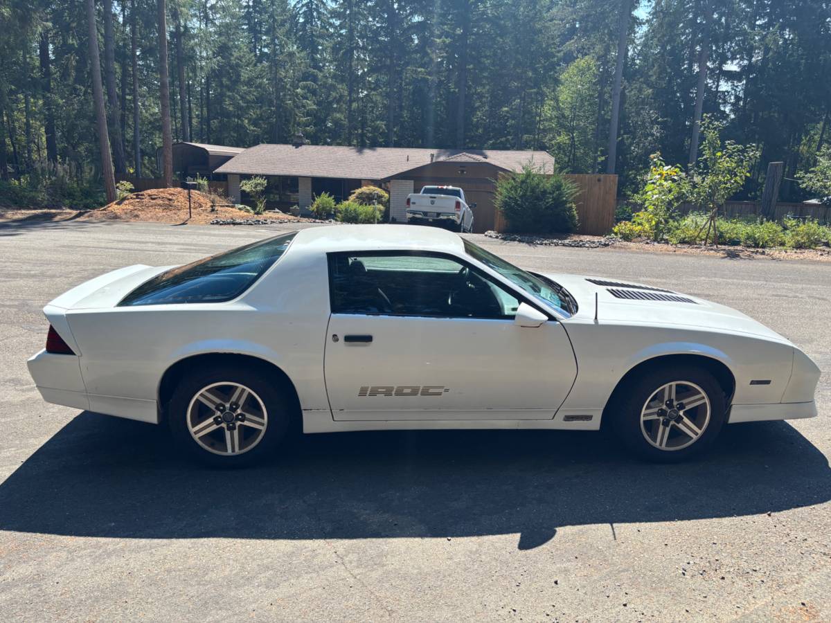 Chevy-camaro-1987-white-6