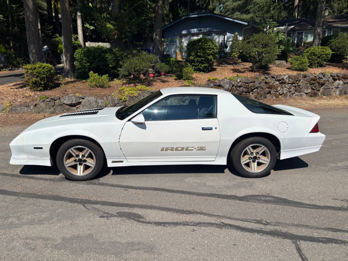 Chevy-camaro-1987-white