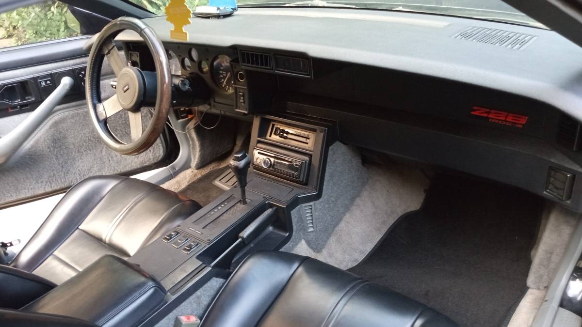 Chevy-camaro-iroc-1989-black-3