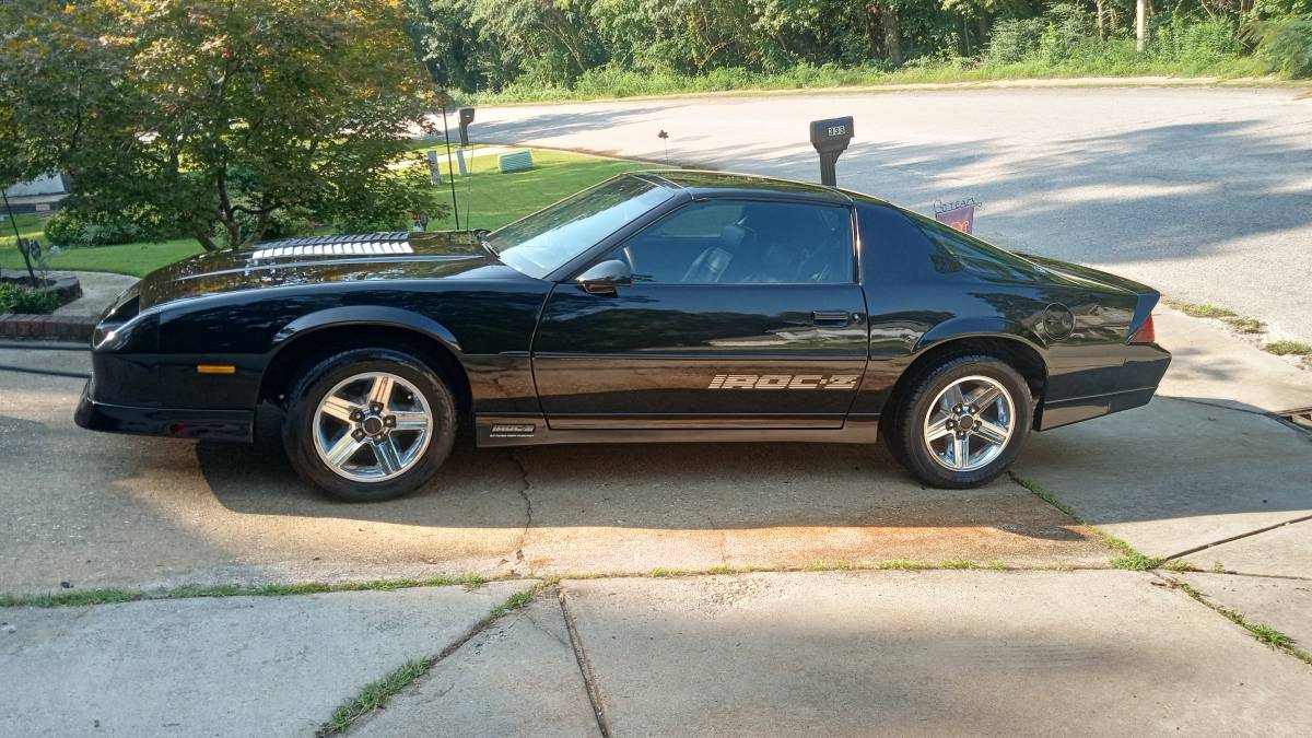 Chevy-camaro-iroc-1989-black