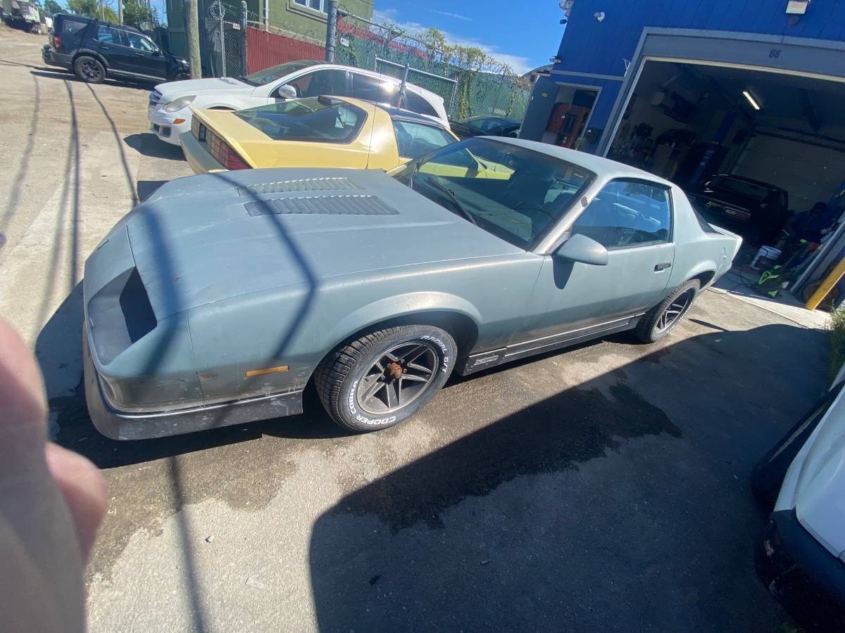 Chevy-camaro-z28-1985-silver-12