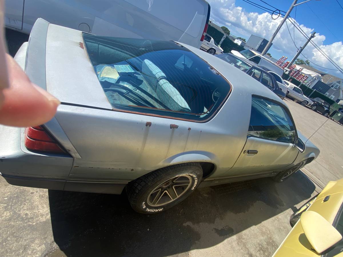 Chevy-camaro-z28-1985-silver-14