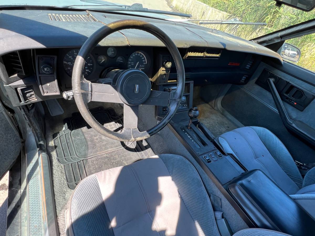 Chevy-camaro-z28-1985-silver-15
