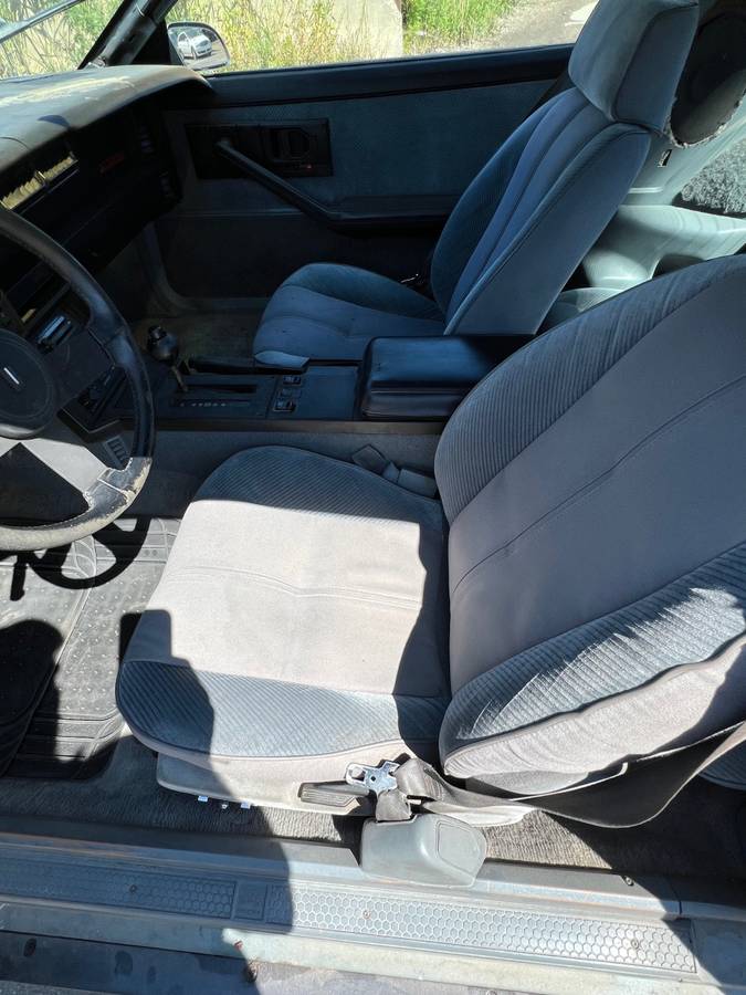 Chevy-camaro-z28-1985-silver-17