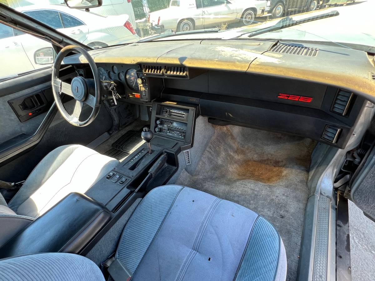 Chevy-camaro-z28-1985-silver-19