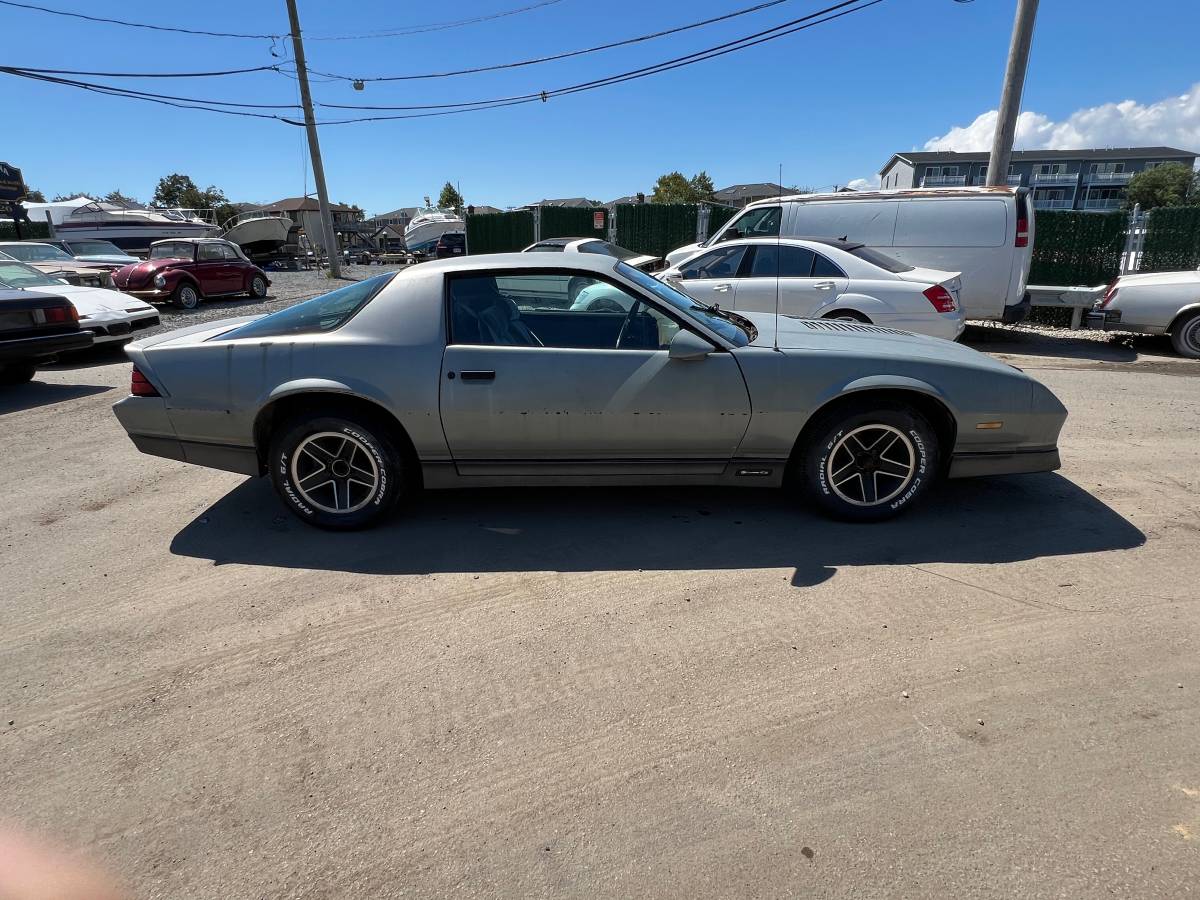Chevy-camaro-z28-1985-silver-2