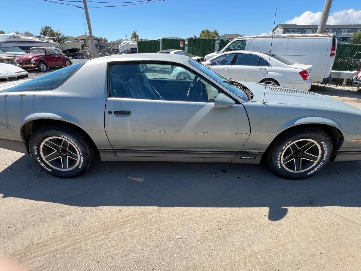 Chevy-camaro-z28-1985-silver-3