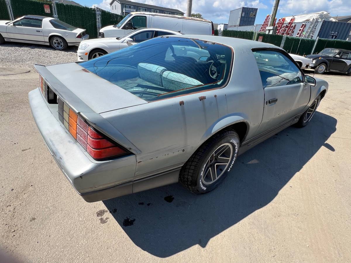 Chevy-camaro-z28-1985-silver-4
