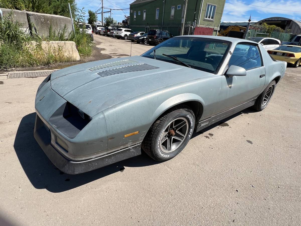 Chevy-camaro-z28-1985-silver-7