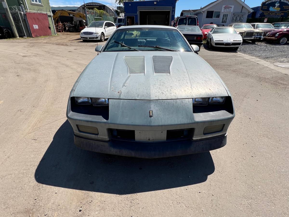 Chevy-camaro-z28-1985-silver-9