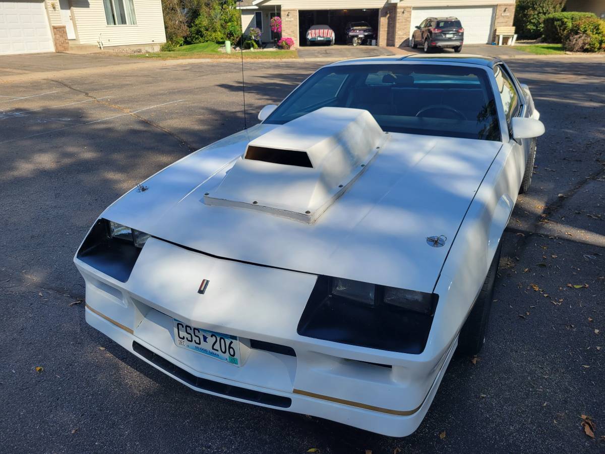 Chevy-camero-z28-1984-white-10