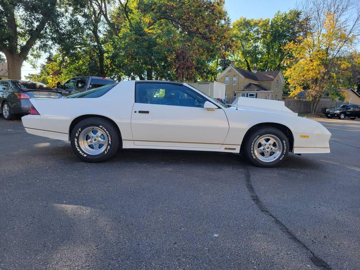 Chevy-camero-z28-1984-white-13
