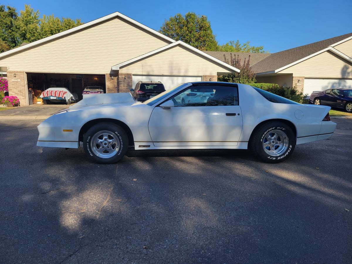 Chevy-camero-z28-1984-white-14