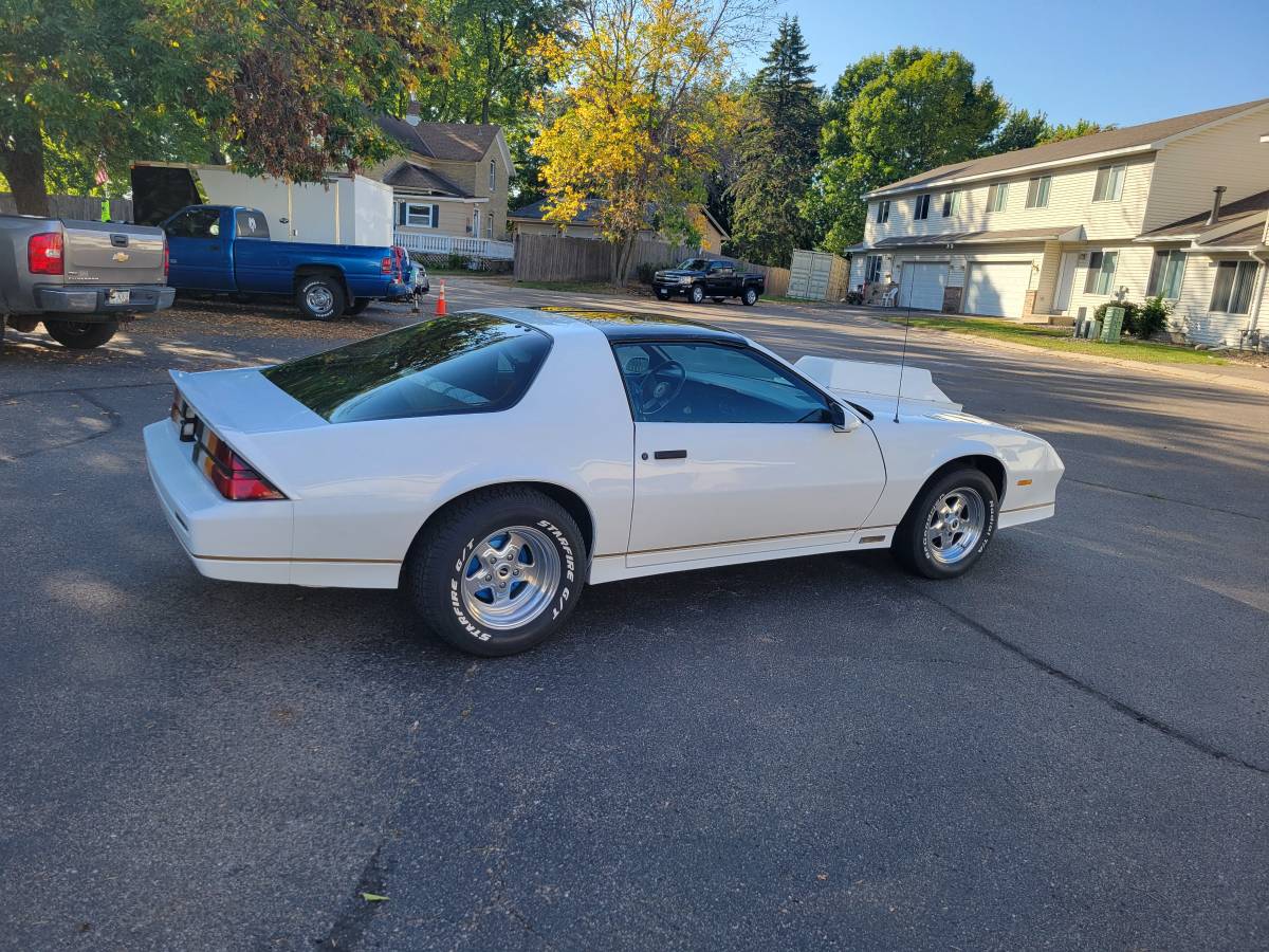 Chevy-camero-z28-1984-white-15