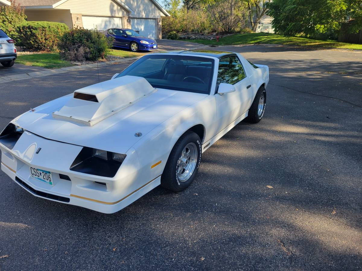 Chevy-camero-z28-1984-white-16
