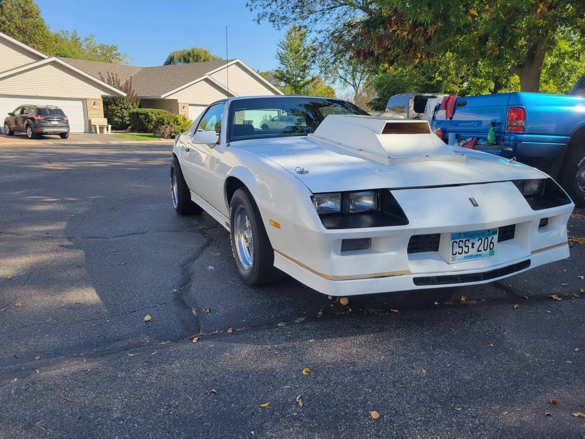 Chevy-camero-z28-1984-white-2