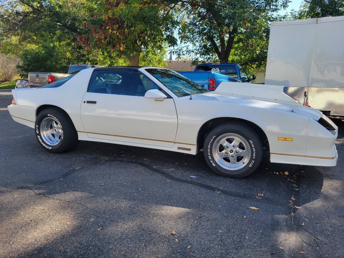 Chevy-camero-z28-1984-white-4
