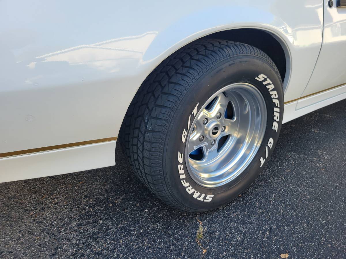 Chevy-camero-z28-1984-white-7