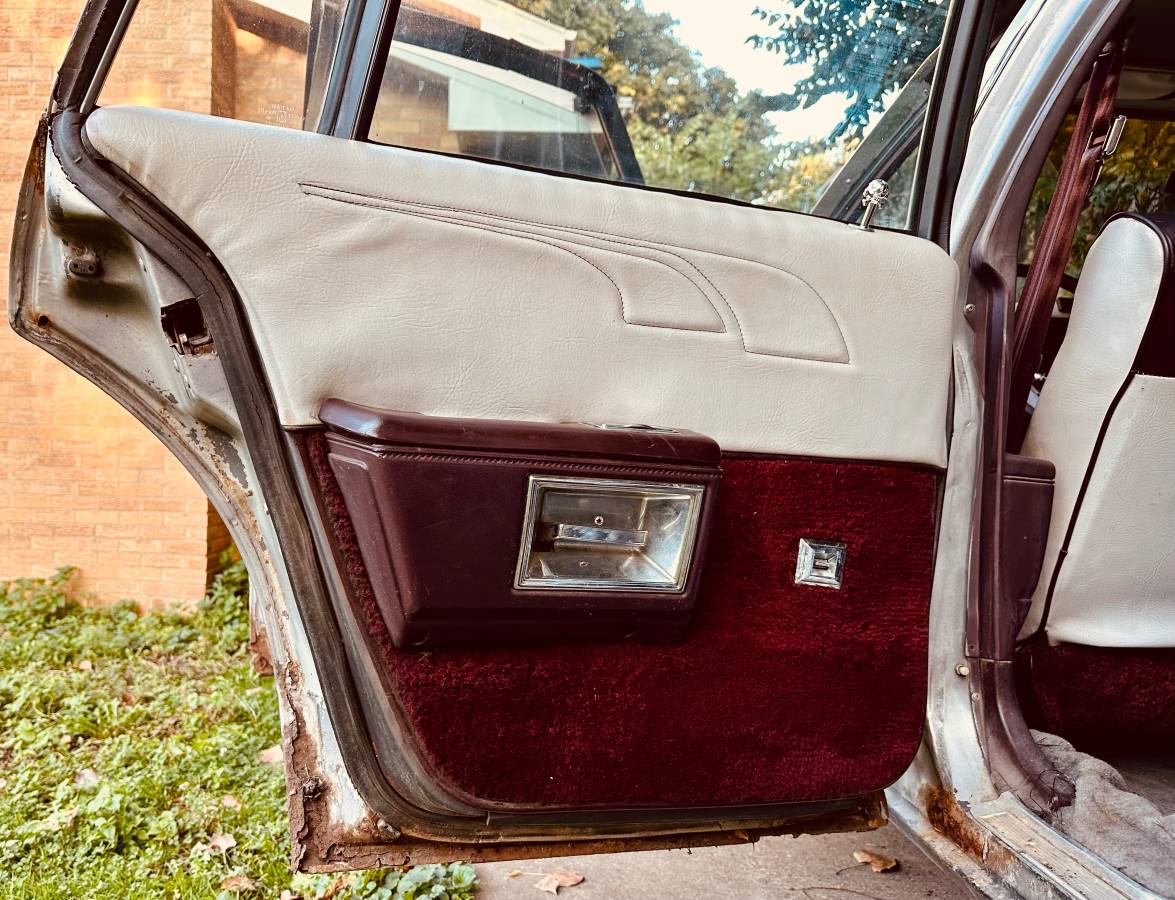 Chevy-caprice-brougham-1987-23