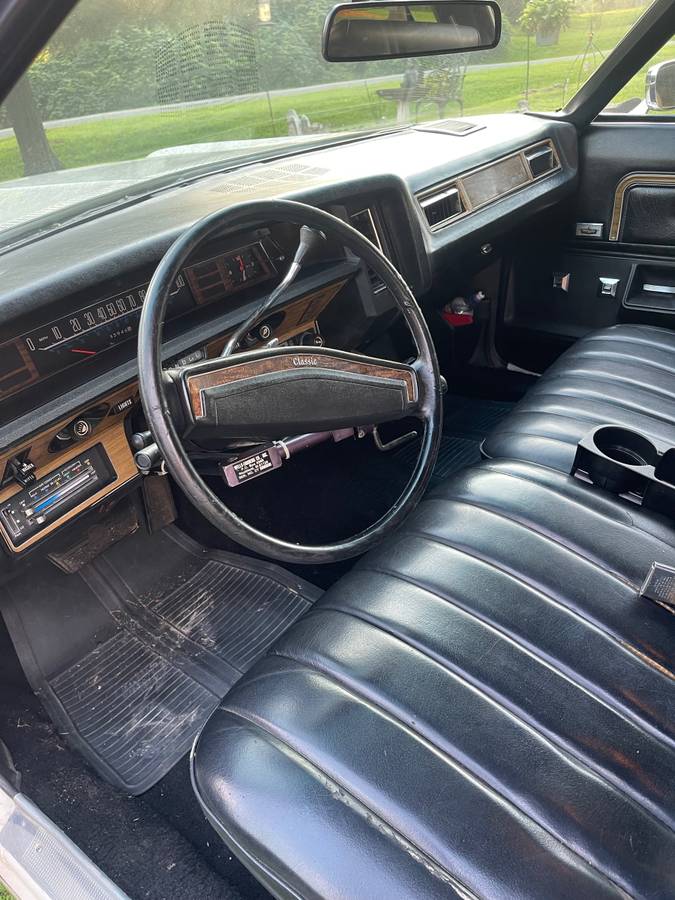 Chevy-caprice-classic-1975-white-13