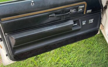 Chevy-caprice-classic-1975-white-16