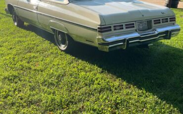 Chevy-caprice-classic-1975-white-18