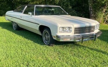 Chevy-caprice-classic-1975-white-19