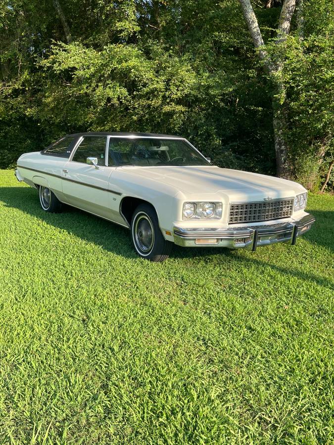 Chevy-caprice-classic-1975-white-19
