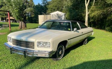 Chevy-caprice-classic-1975-white-21
