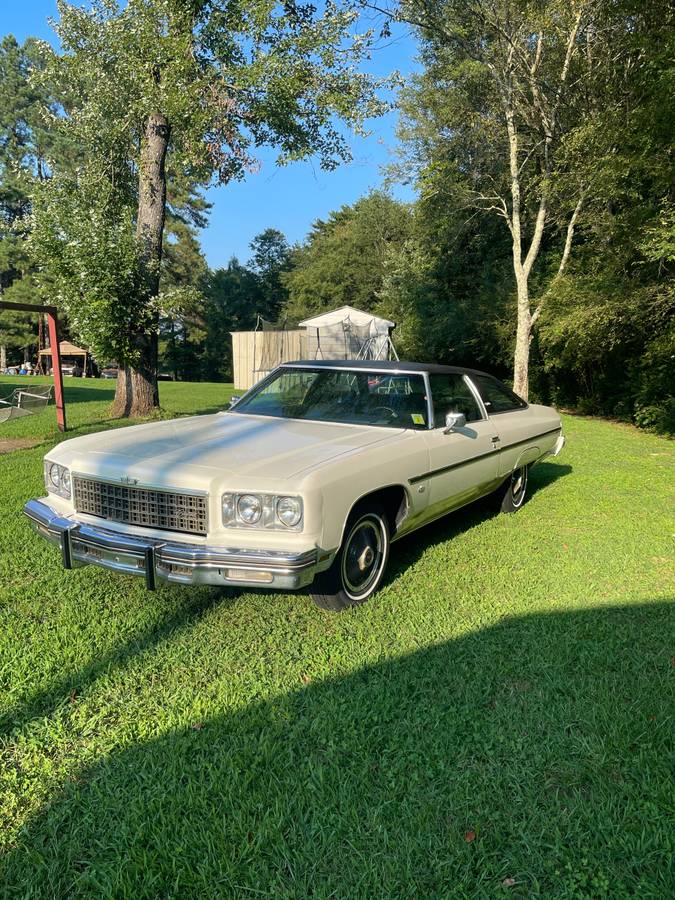 Chevy-caprice-classic-1975-white-21